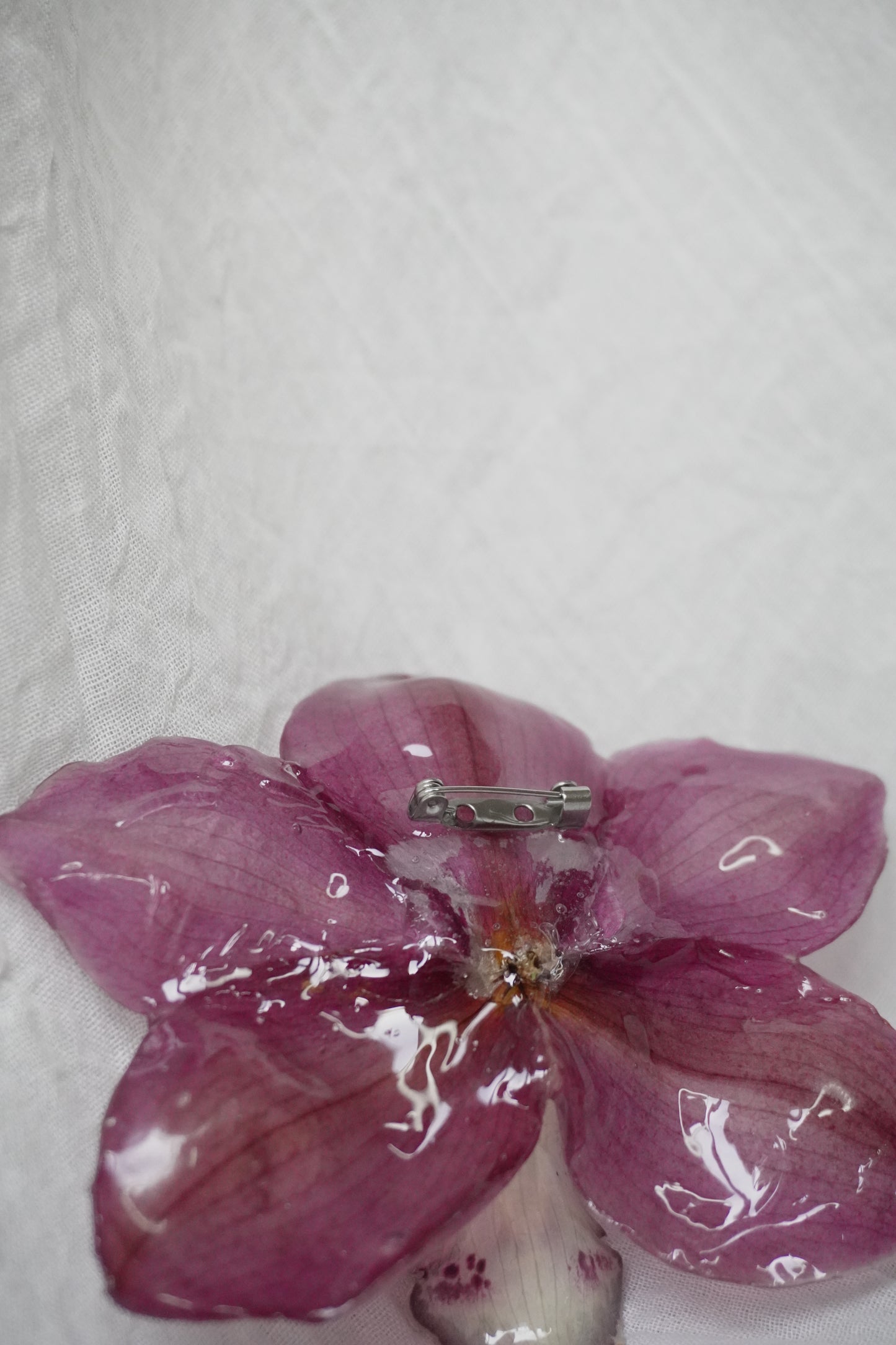 Broche cerise