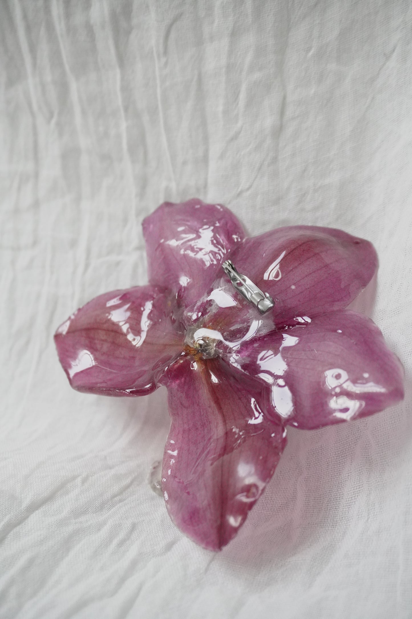 Broche cerise